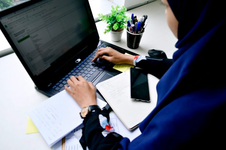 أفضل مواقع العمل الحر للمبتدئين في العالم العربي (2025)